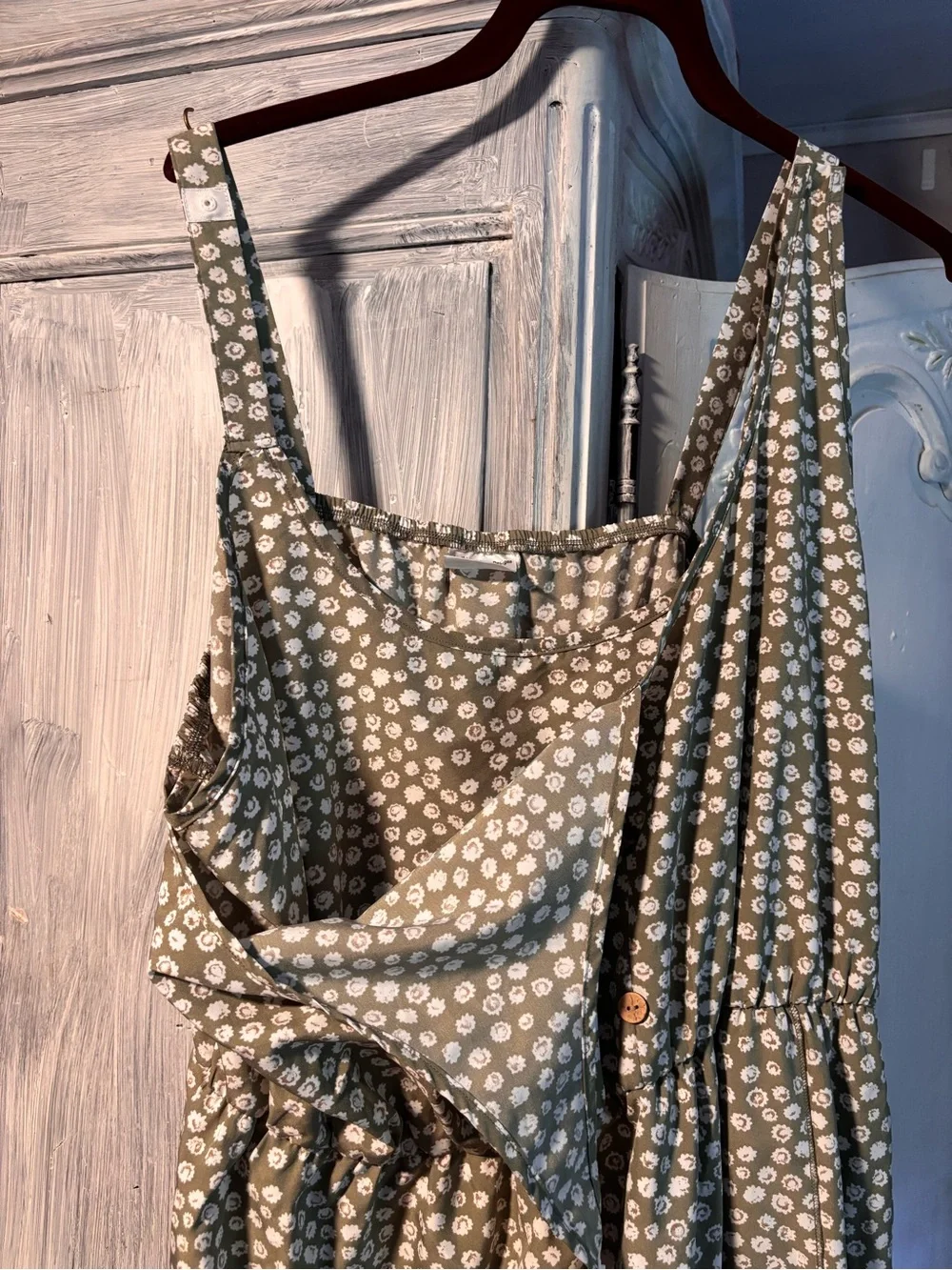Women’s breastfeeding Maxi Dress in Olive Green Daisy Print - Picture 3 of 6